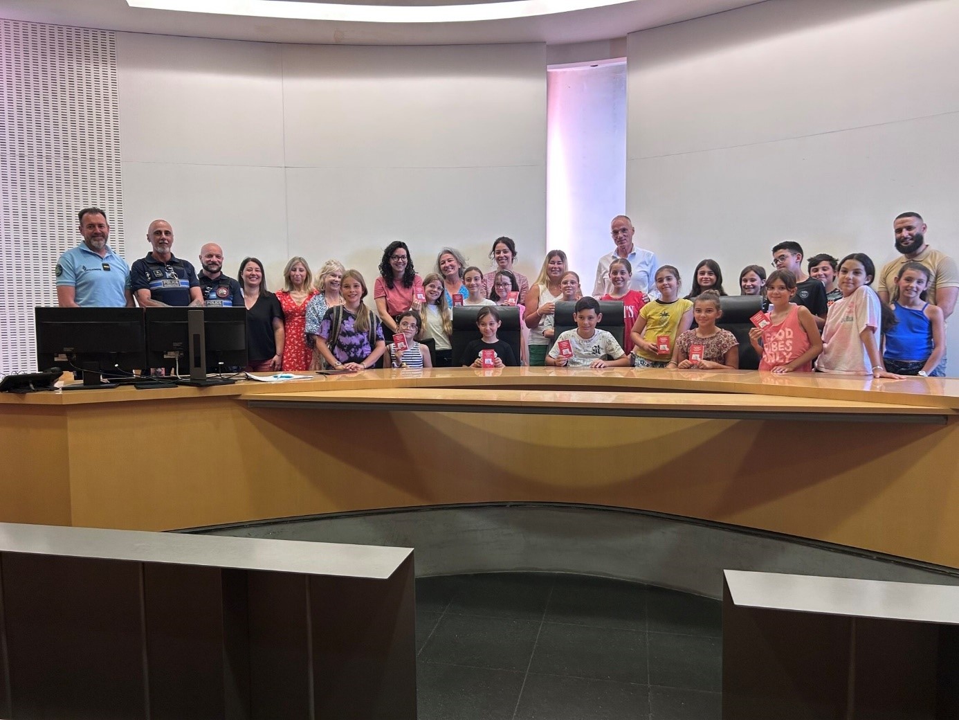 les enfants au tribunal pour un atelier