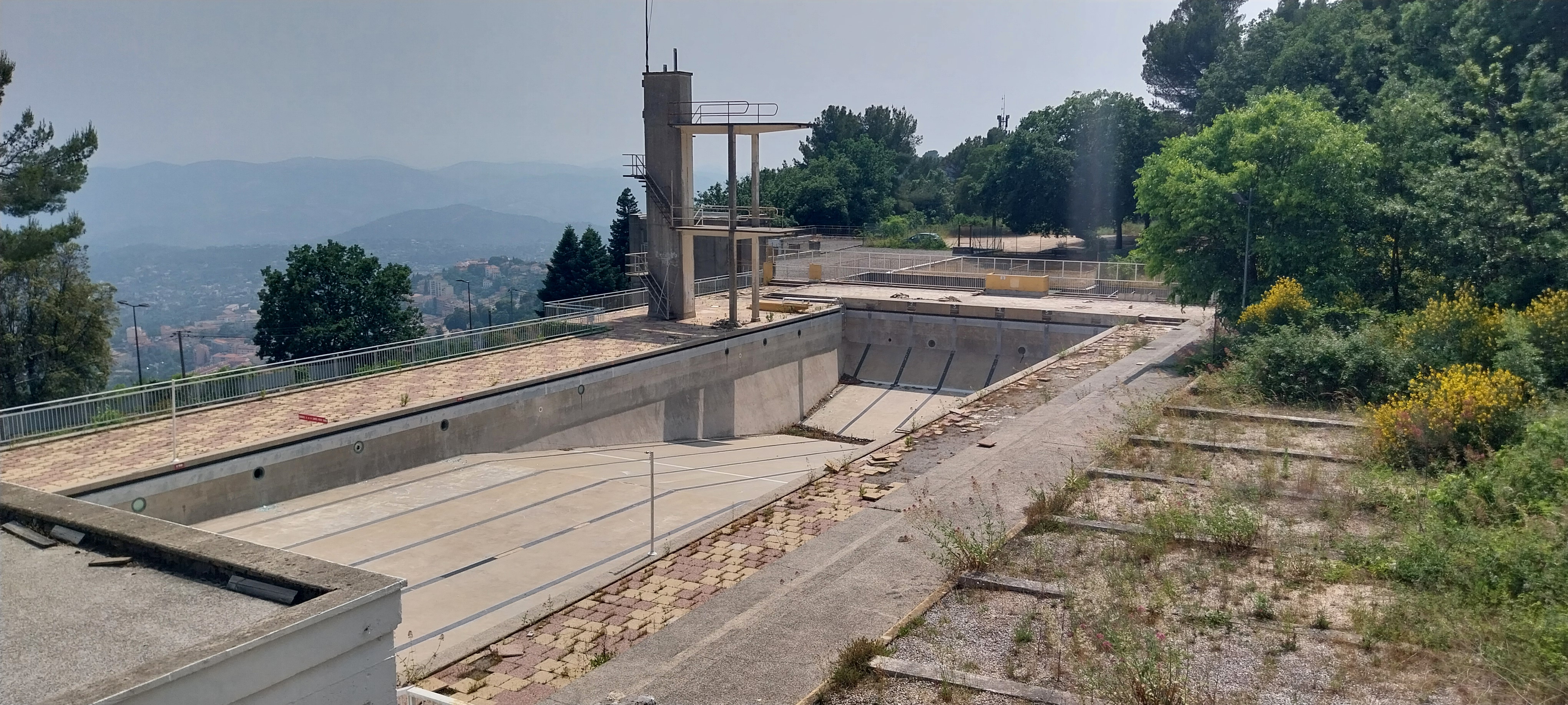 DÉMOLITION (JUILLET-AOÛT)