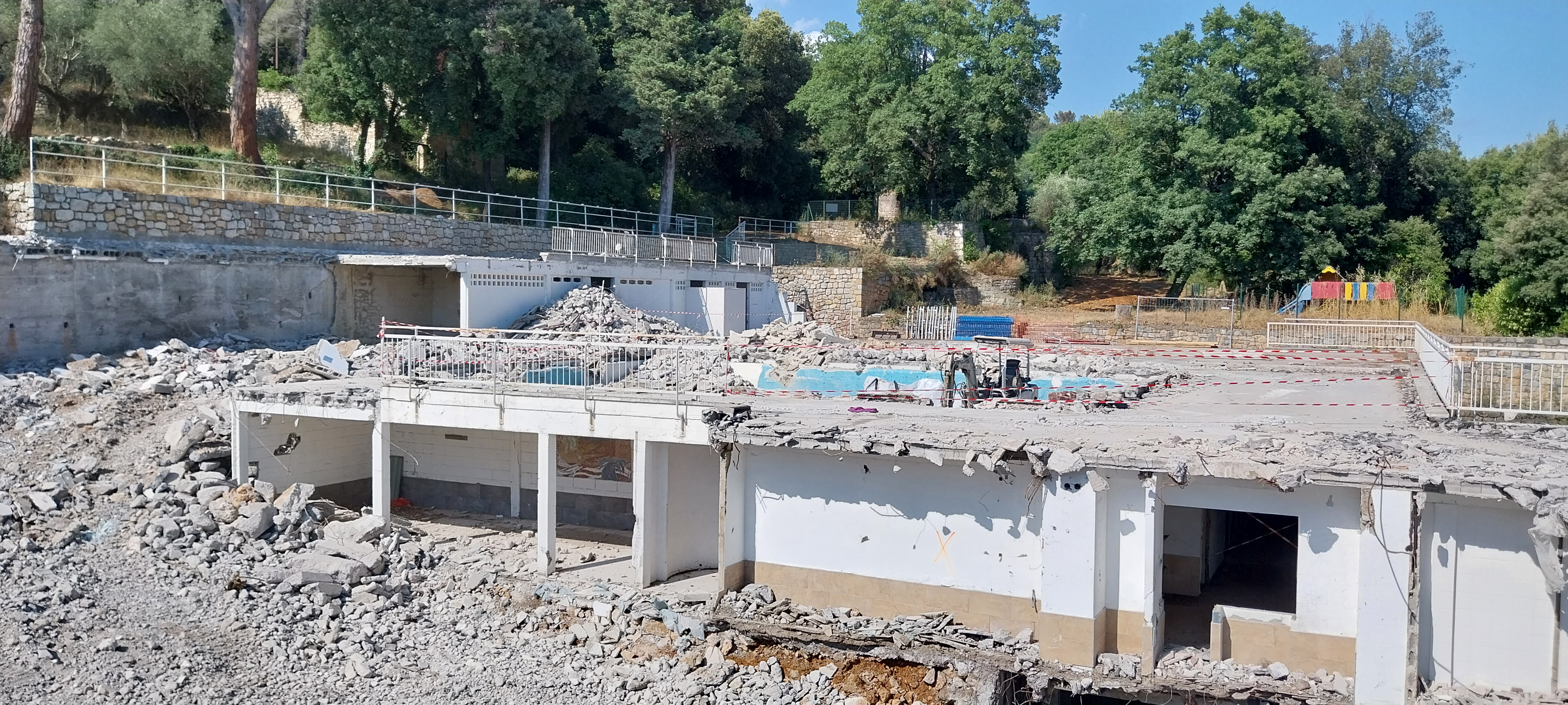 DÉMOLITION (JUILLET-AOÛT)